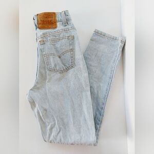 Y2k Light Wash Levi's High Waisted Mom Jeans Tapered Leg 17512 size 9 Made in US